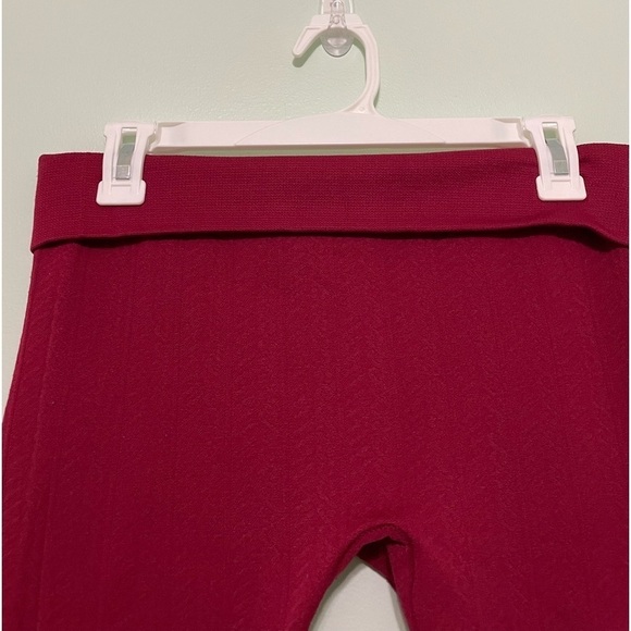 EMME JORDAN 1X/2X red color leggings with textured design, comfy in great shape - Picture 2 of 4